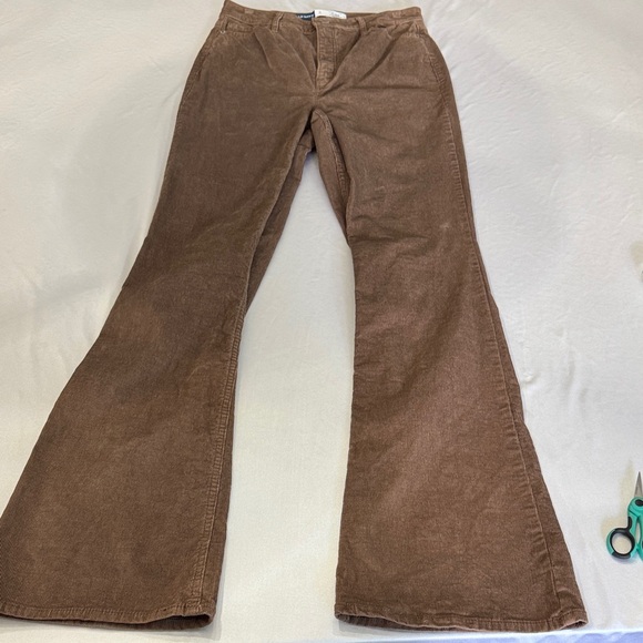 Old Navy Women's Higher High-Rise Flare Corduroy Pants in Brown 6 Long - Picture 5 of 9